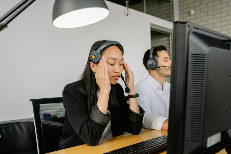 woman with dry eyes in front of computer